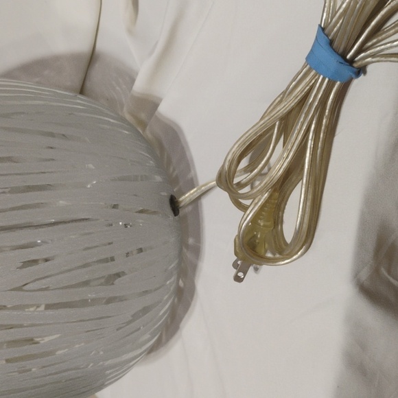 Onal glass lamp with frosted design/ shade holder - Picture 6 of 12